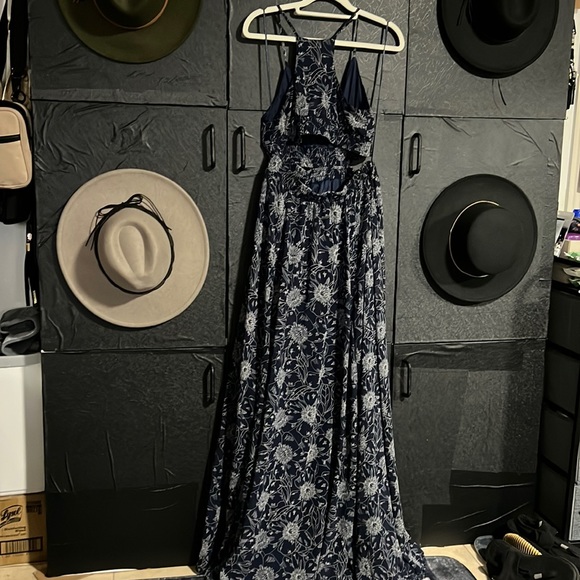 Express floral cutout maxi dress - Picture 4 of 4
